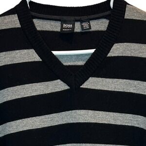 HUGO BOSS Regular Fit V Neck Striped Sweater‎ Men's Large Black Gray Merino Wool